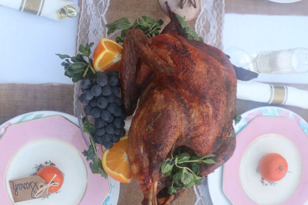 Hosting Friendsgiving Dinner